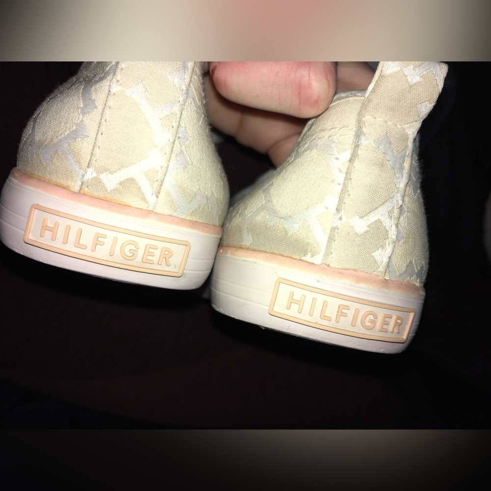 Tommy Hilfiger sz 7 women shoes